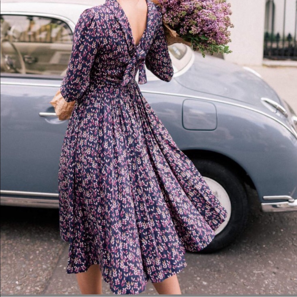 Gal meets glam v back floral dress